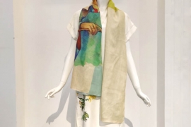  Ramie scarf printed with the girl wearing a hat